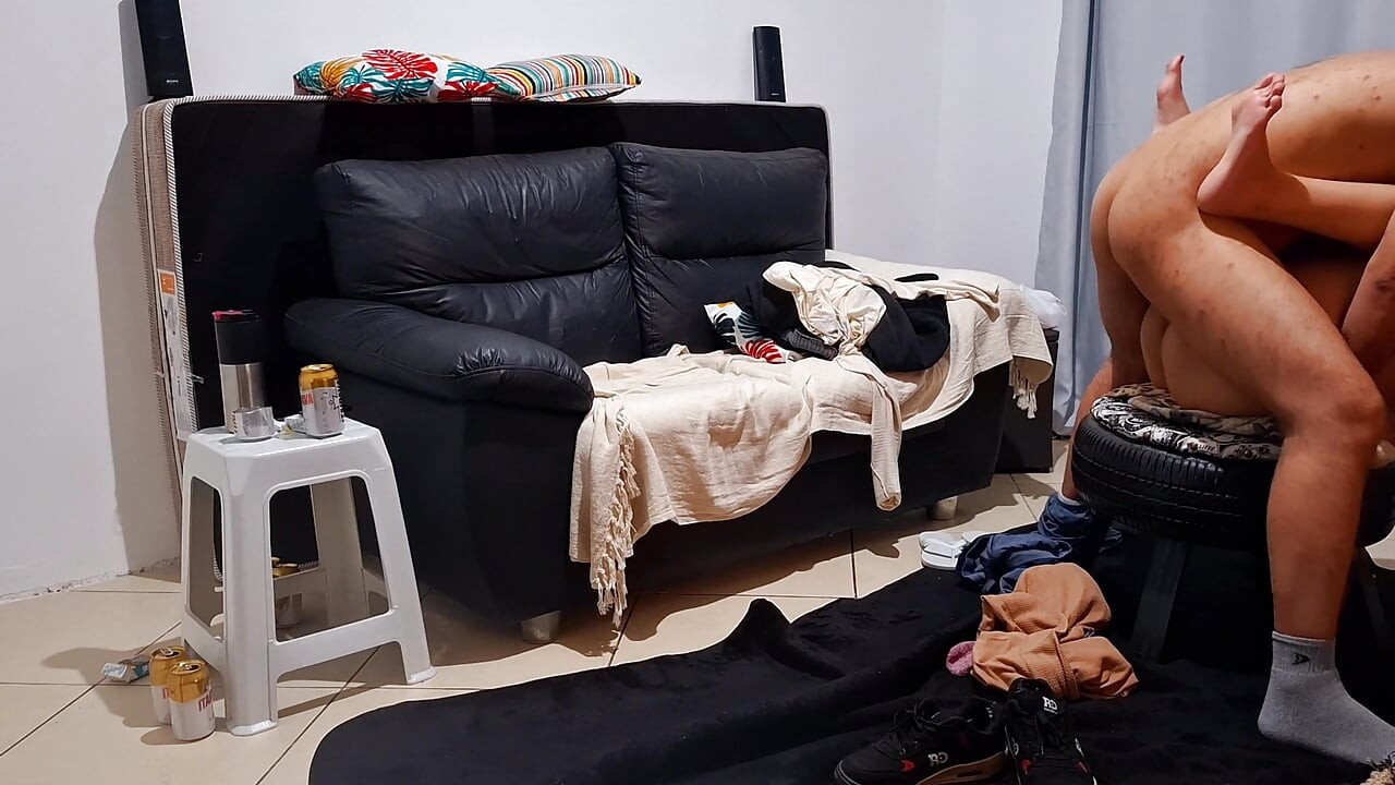 Pravi amaterski par ima ljubavni seks u raznim položajima.