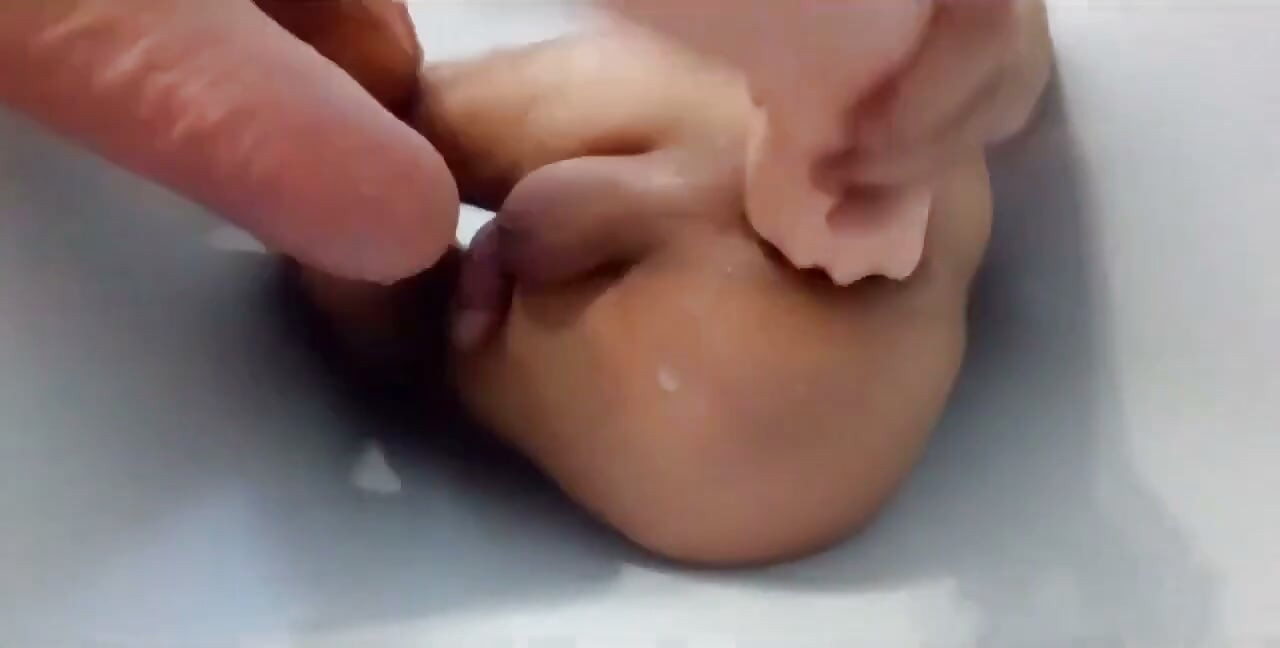Fisting com sua própria mão e artificial