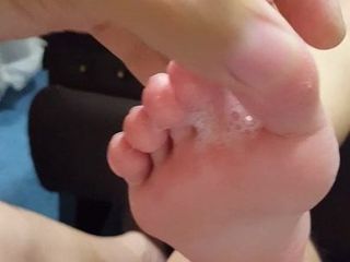 Nữ sinh ngón chân2