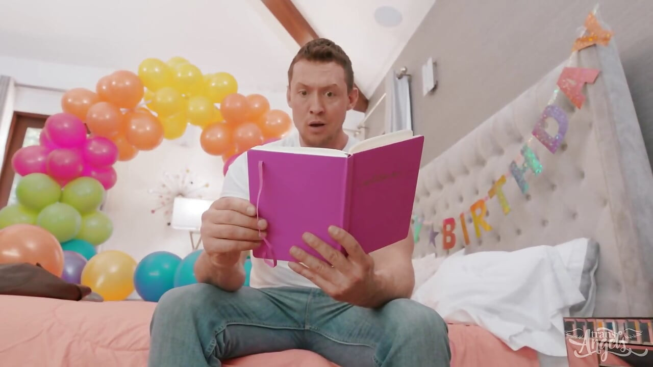 Trans Angels - dans ses débuts dans Transangels, c’est l’anniversaire de Daisy Taylor