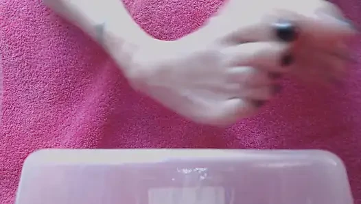 ASMR шлепает намазанные маслом подошвы ног
