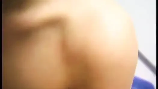 Blondes amateur-küken wird von hinten gefickt