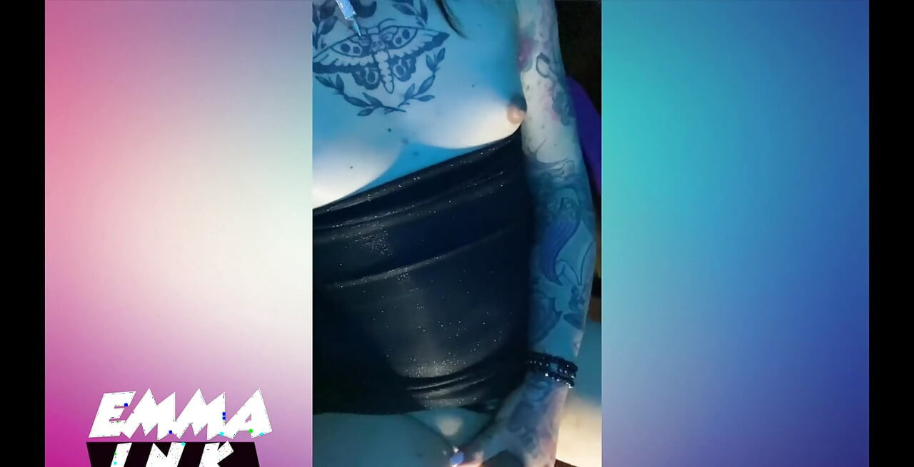 Moj dečko je igrao FIFA-u i u međuvremenu sam se odlučila igrati s guzicom i onim analnim kuglicama koje su davale vruću drkanje