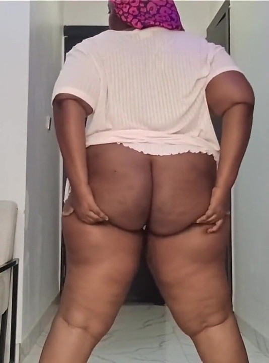 Ebony MILF Fat Ass Bouncing and Pussy Spreading - Mara Exotic