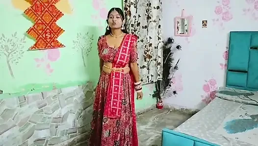 Ibu tiri yang seksi dengan pertama kali sendirian di rumah