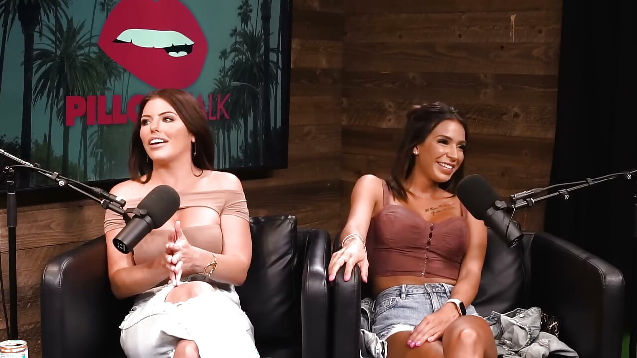 A Atriz Pornô Nº1 do Mundo Adriana Chechik Fodendo com Fãs