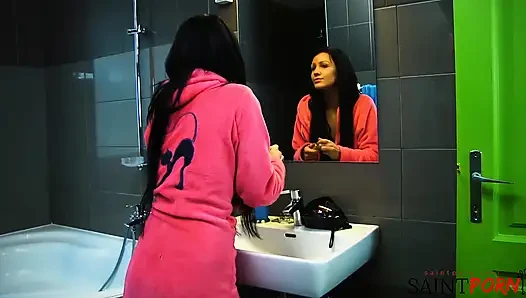 Nia black dan minnie manga lez keluar di bak mandi