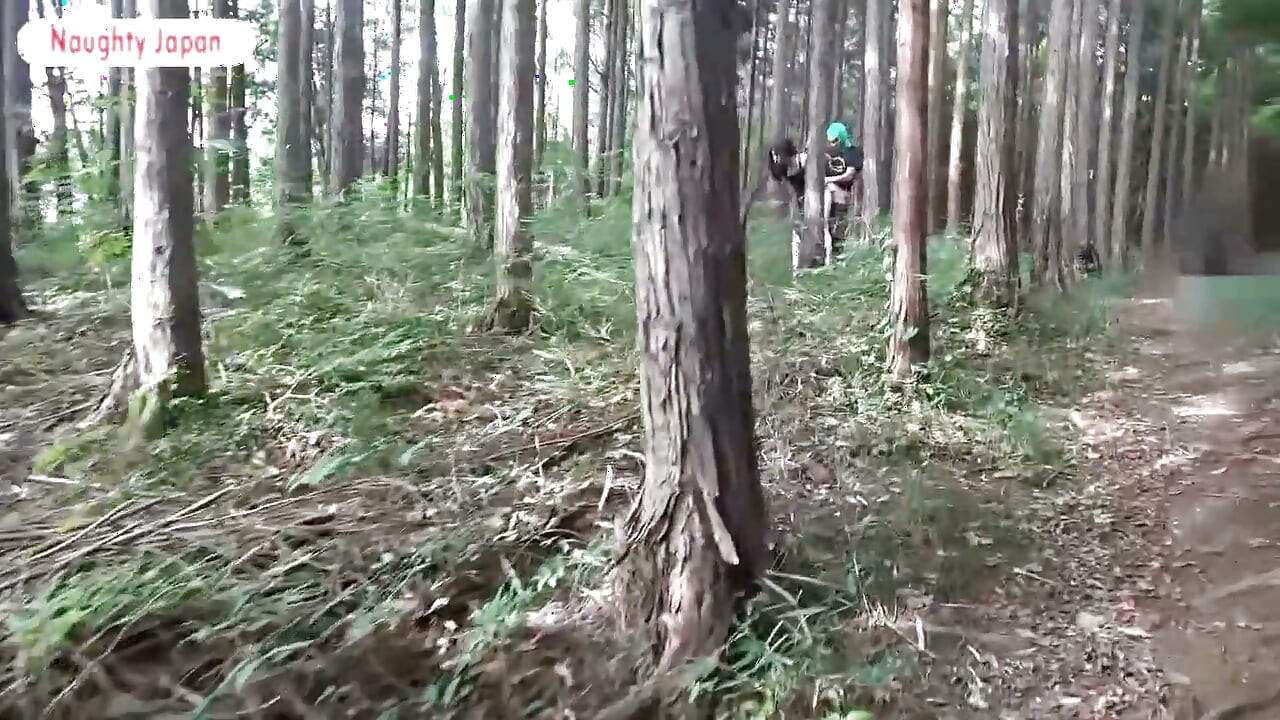 Szczupła piękność małżeński złapana przez męża, zabrana w góry przed gorącym stojącym spotkaniem