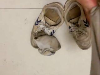 Mi zapato y calcetín sucios