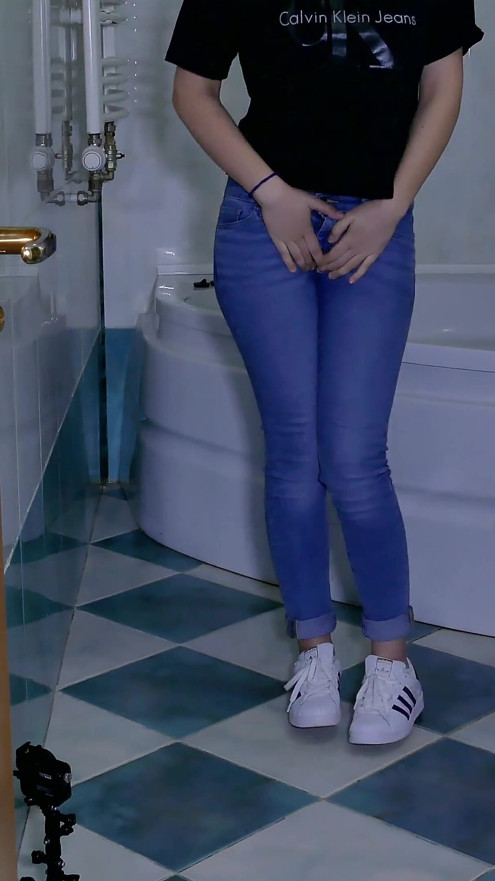 Filling a jar with my golden pee