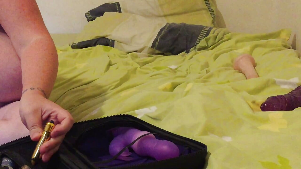 hi dden camera security footage of BBW house mate