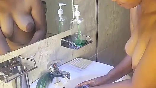 Salatalık ile fışkırtıyor