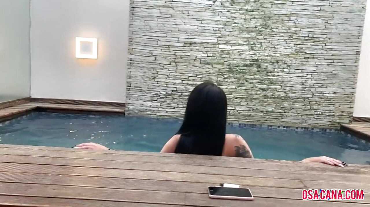 فتاة جامعية شقية تمارس الجنس الشرجي