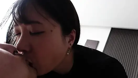 Wet Kiss. Cewek ini dientot habis-habisan sampai muncrat berujung seks liar