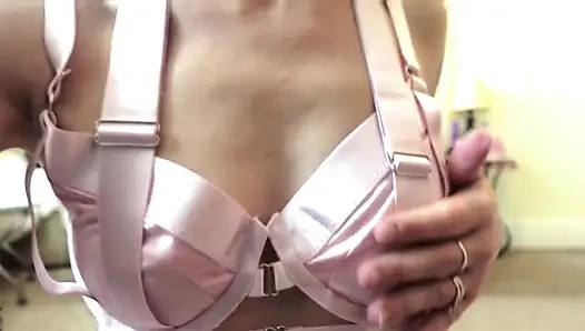 Крошечные сиськи, полный контроль