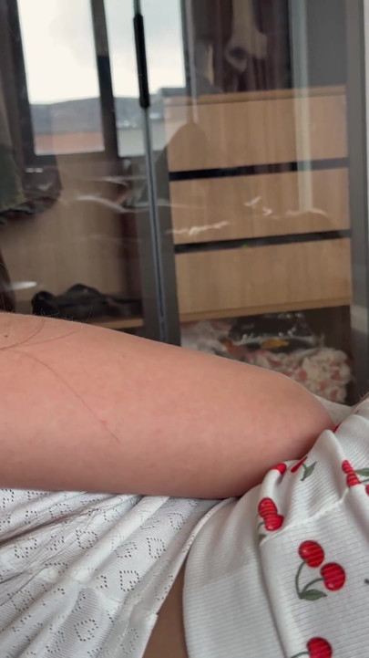 내 침대에서 그녀의 큰 엉덩이로 나를 유혹하는 단계 Sis 그리고 나는 그녀 뒤에서 자위를 시작하지만 그녀는 나를 잡았다! | 흑인 대물 자지와 섹스하는 흑인 대물