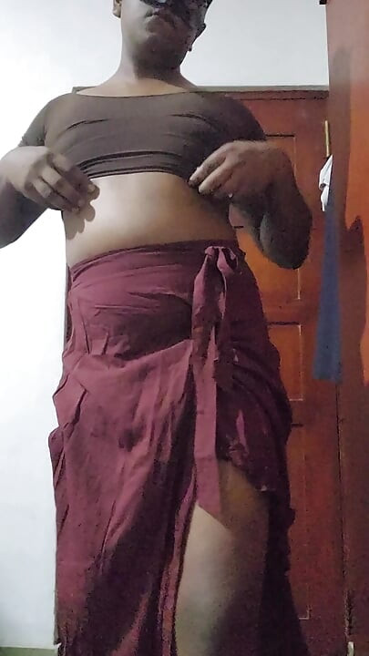 Sri Lankan Sissy Girl Ash Perera Showing Her Body