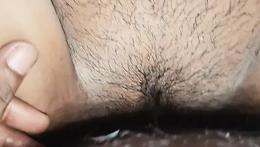 Bhabi ko ghar main ekala chud diye bistar pe