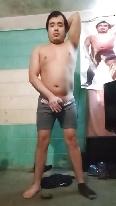 Jezus in bokser die aan zijn penis trekt 140