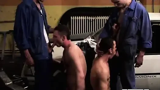 CAZZOfilm.com - Gangbang of 4 handsome guys in a garage