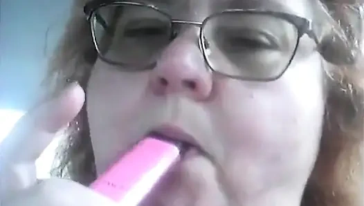 Die freche krankenschwester Vicki vapes danach in ihrem auto