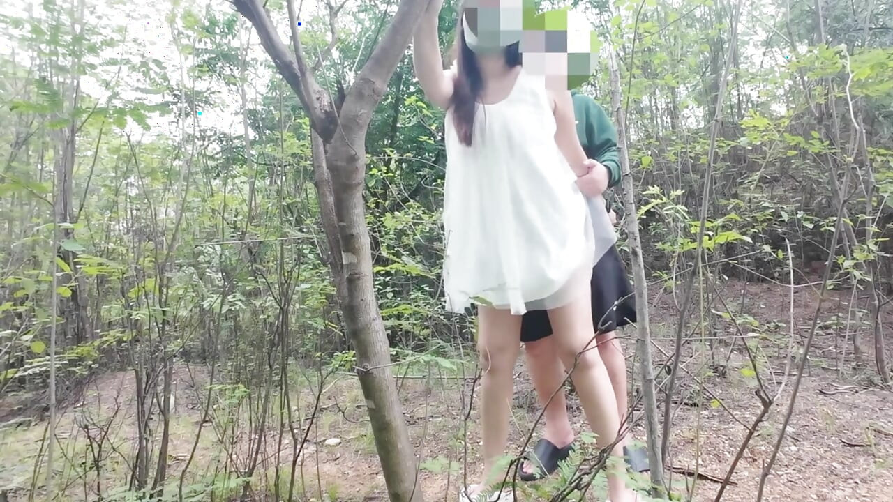 Horny Thai Girl Begs for Quick Sex in the Woods - no one Around