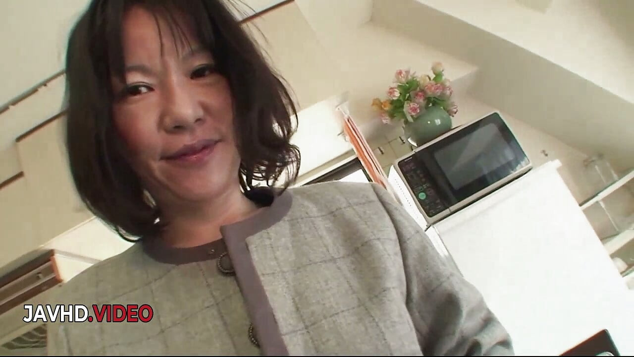 Mature Kiyoe Majima Pleasures Her Hairy Pussy with a Vibrator