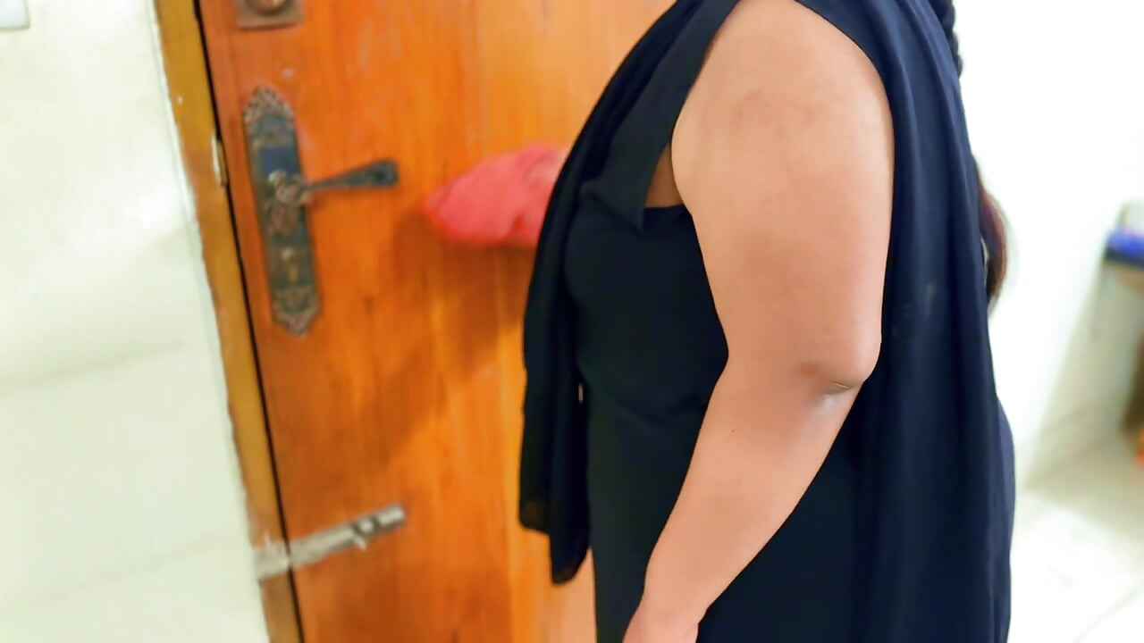 Beautiful Arab Girl Clean My Room When I Rent Her Airbnb Home, Now I See Her Huge Ass & Masturbat