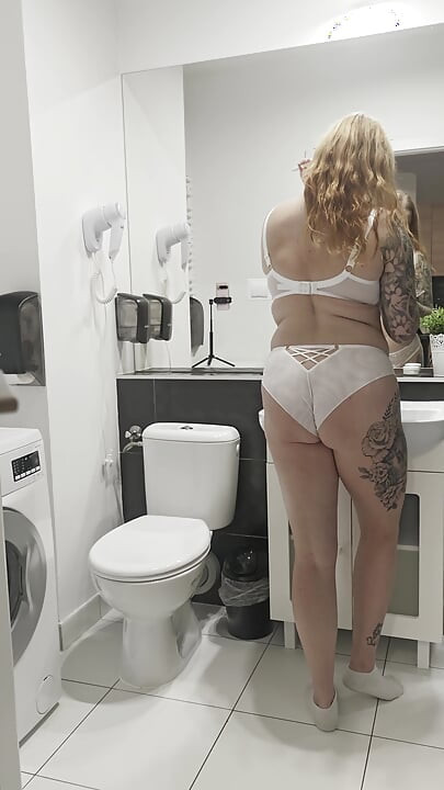 Mommy Changes Her Underwear and Then Goes to Pee.