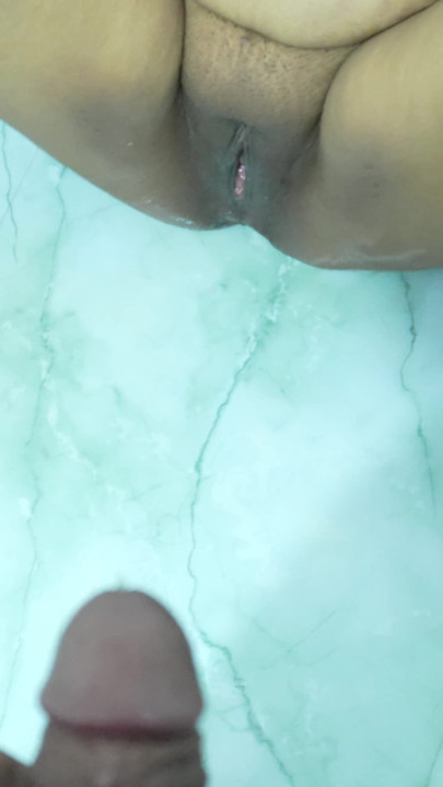 ترك الزوج زوجته اليوم بينما كانت تنظف الأواني في المطبخ. | مقطع 2