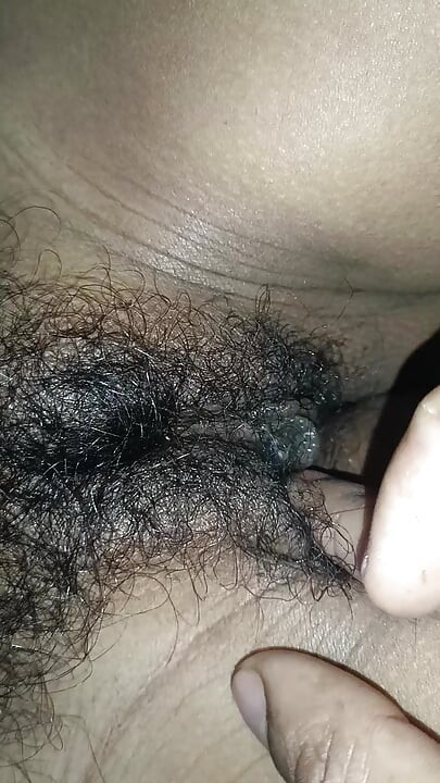 वायरल लड़की प्रेमी जोर से ऊँगली कर रहा है