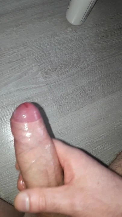 Gozando no meu pau usando vaselina