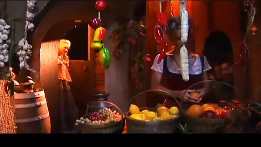 Büyük götlü lez sürtük arkadaşı dildoyla götünü siktiğinde fışkırtıyor