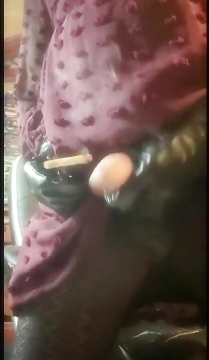 妈妈在抽烟时做坏妈妈的事情 Vs 120 多岁