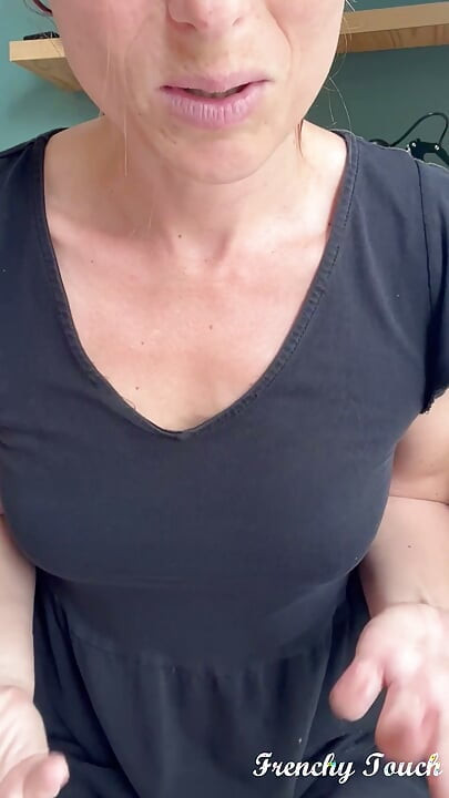 A small appointment with your sex therapist that ends up in her mouth...
