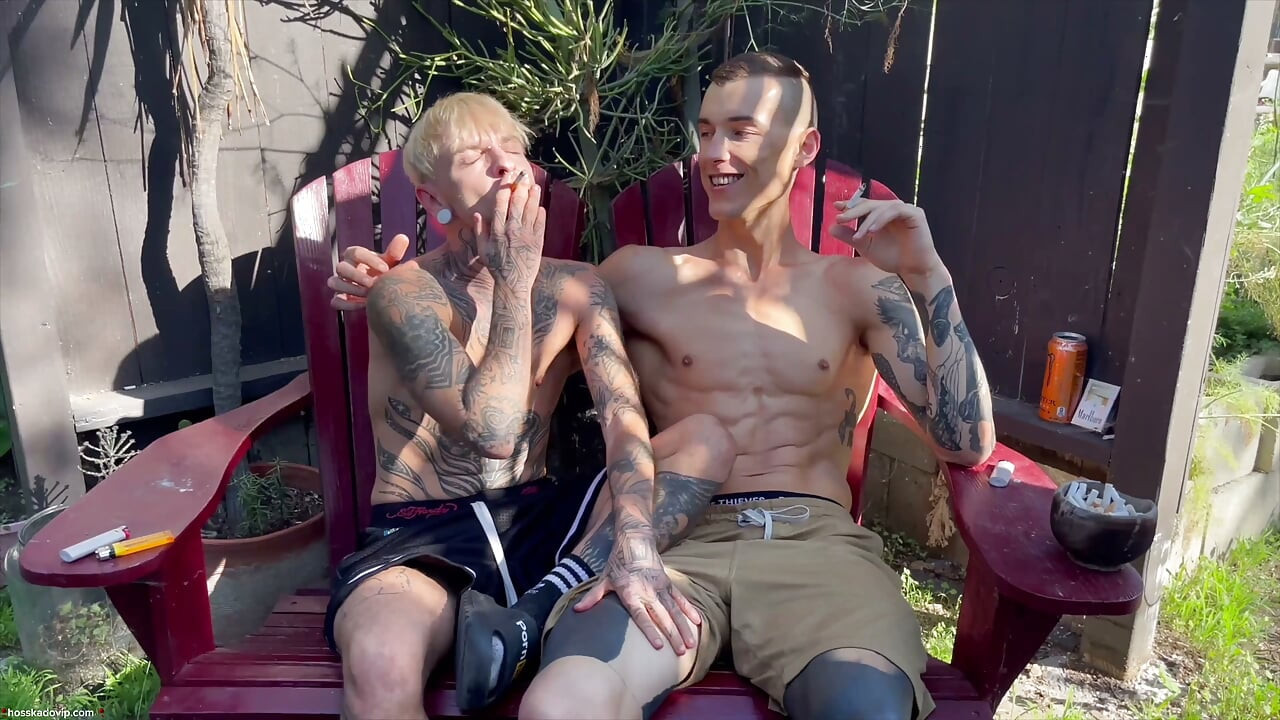Sexo apaixonado ao ar livre em POV: Hoss Kado a foder Austin Spears, o twink trans homem FTM loiro de pau grande
