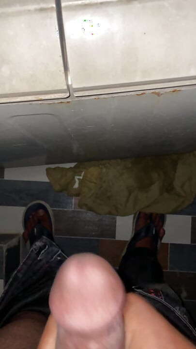 Vendo a prata de Bahbi, ele apertou o punho.