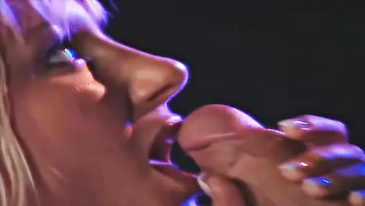 Отличная оргия в ночном клубе