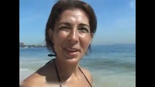 O mamă sexy braziliană face sex în vacanță