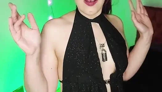 Ich bringe meinem Cuckold ein Neujahrsgeschenk mit und lasse ihn sehr genau hinschauen!
