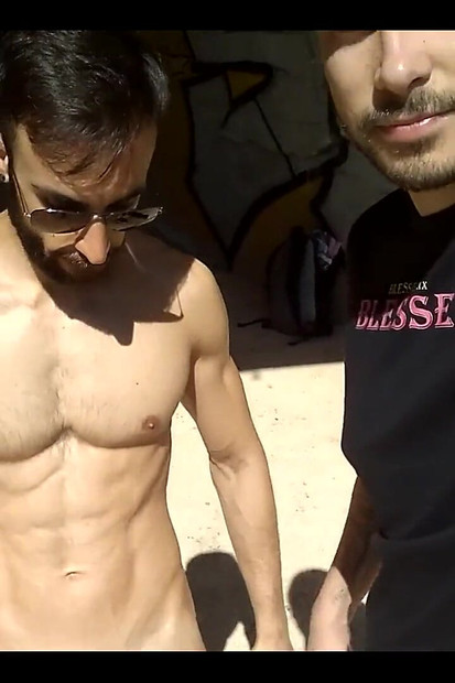 你会对你面前的这两个猛男做什么？