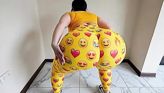 big butt in bouncing emoji leggings