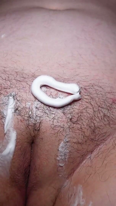 내 새엄마를 만족하게 했고, 털이 무성한 보지를 주는 상태였다 | 클립 1