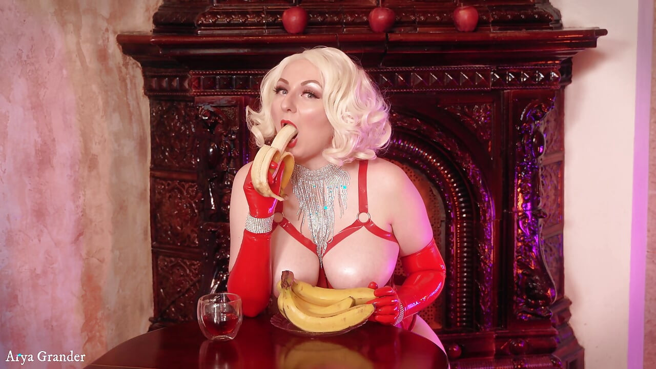 Dominatoare feminină - videoclip cu încornorare cu vedere la persoana 1 de la stăpâna în latex