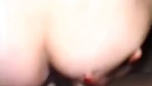 Diese gute schwarze kann dich nicht davon abhalten, schwanz zu lutschen