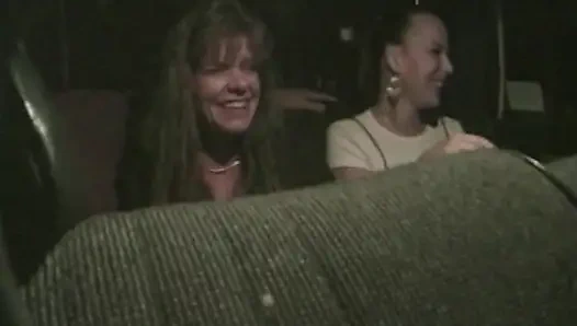 Versaute Taxifahrten: Heiße Lesbenbegegnung