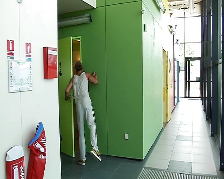 בחורות מקולג' צרפתי מתנשקות אחרי השיעור