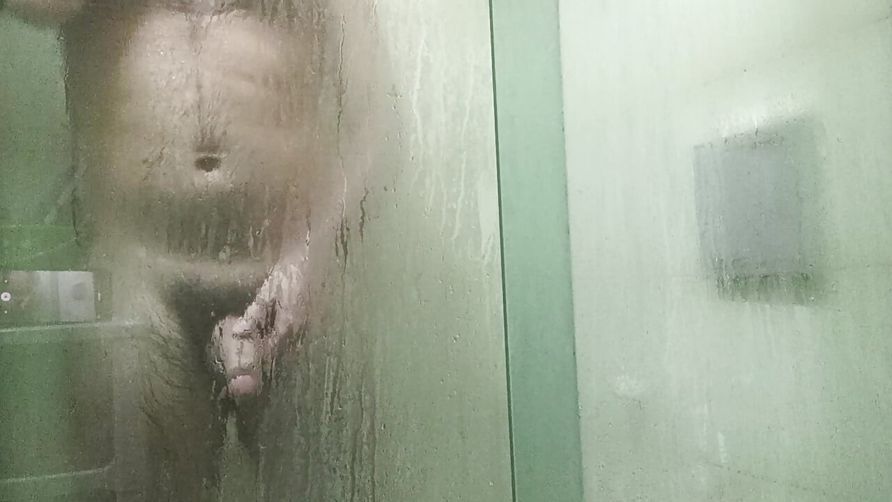 Warm bath and soft cock cumshot! Natural bodies!