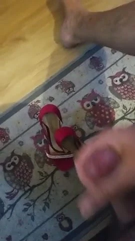 Me cumming on shoes