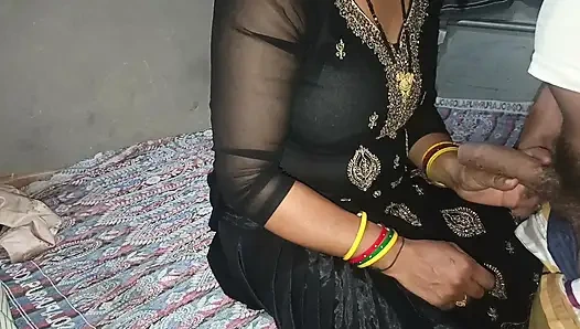 Моя горячая бхабхи застукала меня, когда я мастурбировал полностью в моей комнате